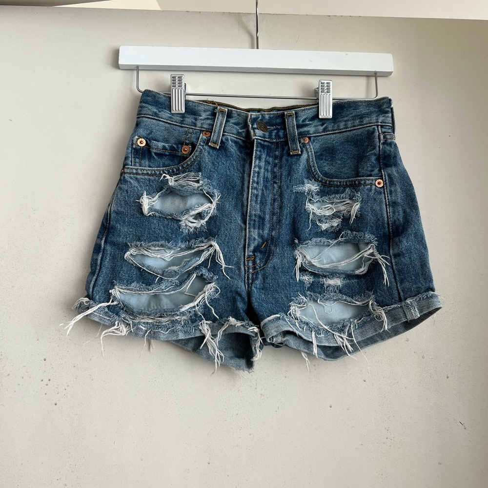 Levi’s Distressed Cutoff Shorts